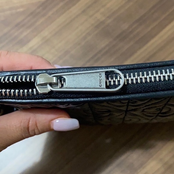 GUCCI GG QUILTED LEATHER POUCH - Picture 4 of 6